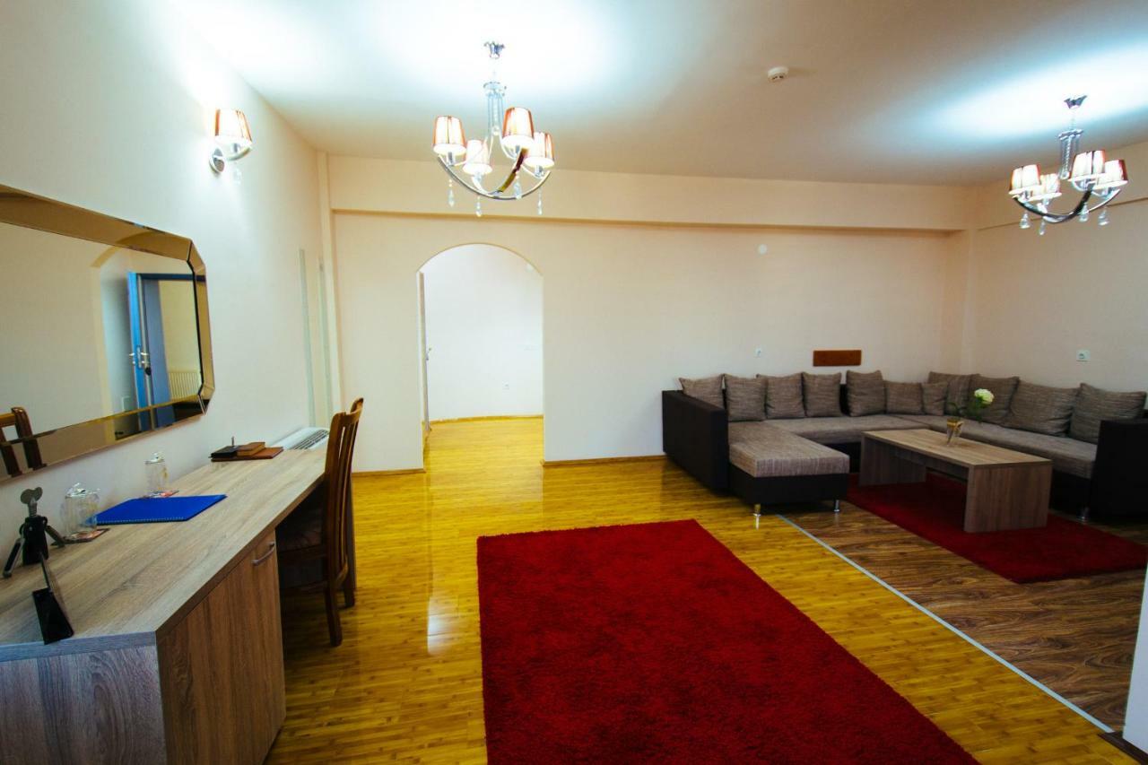 Hotel Kristal Palas Prilep Exterior photo